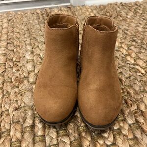 👢Cat and Jack cognac boots 👢 Size 10